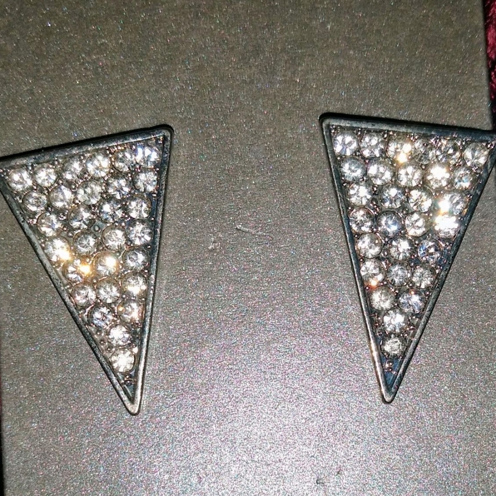 🎉5 For $10🎉Rhinestone earrings.